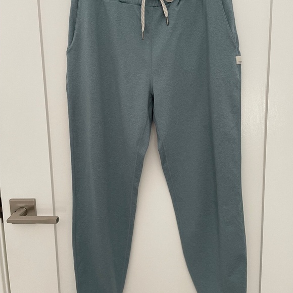 Vuori lightweight joggers - Picture 1 of 4